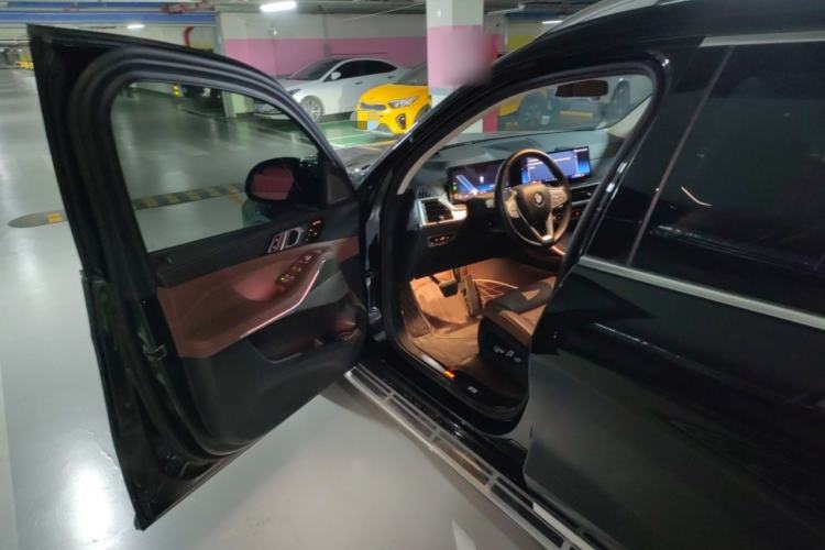 Used BMW X7 2023 xDrive40i Luxury Package with Leading Features