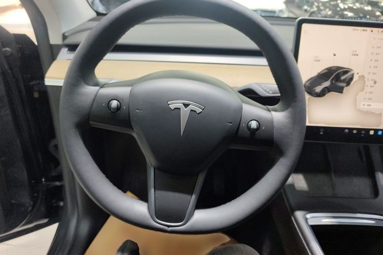 Used Tesla Model Y 2022 Long-Range All-Wheel-Drive Version
