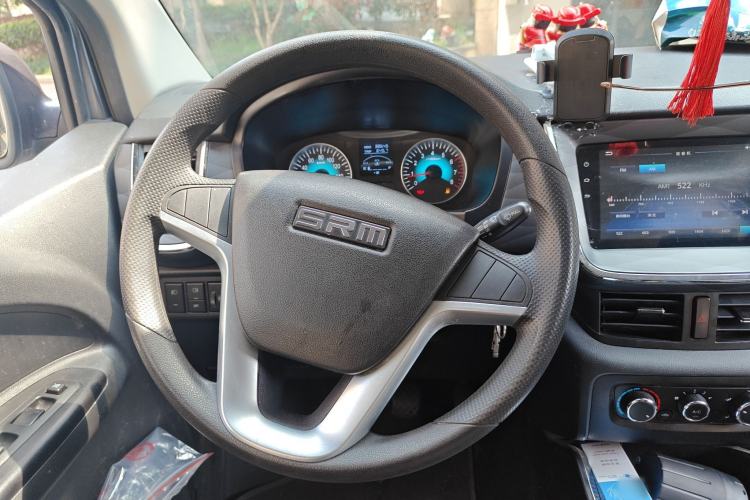 Used Jinbei Gold Hiace 2023 1.5L Passenger Van Travel Lion 5/6/7-Seater with Central Air Conditioning Steering Wheel