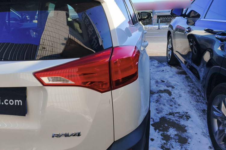 Used Toyota RAV4 2015 2.0L CVT Two-Wheel Drive Fashion Edition