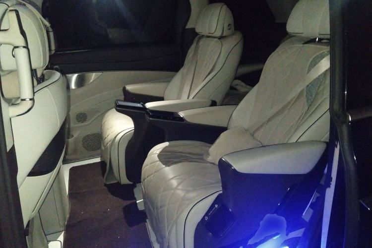 Used Denza D9 2024 DM-i 980 Four-Wheel Drive Prestige Model
