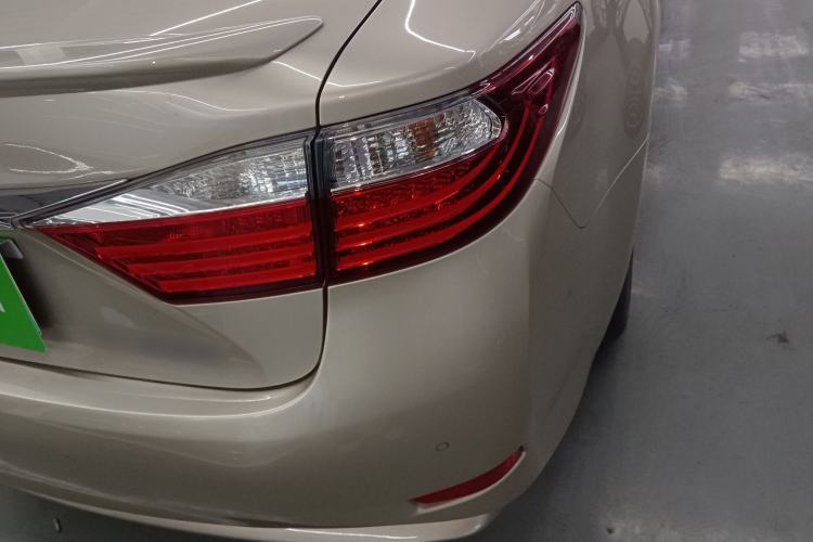Used Lexus ES 2013 300h Elite Edition