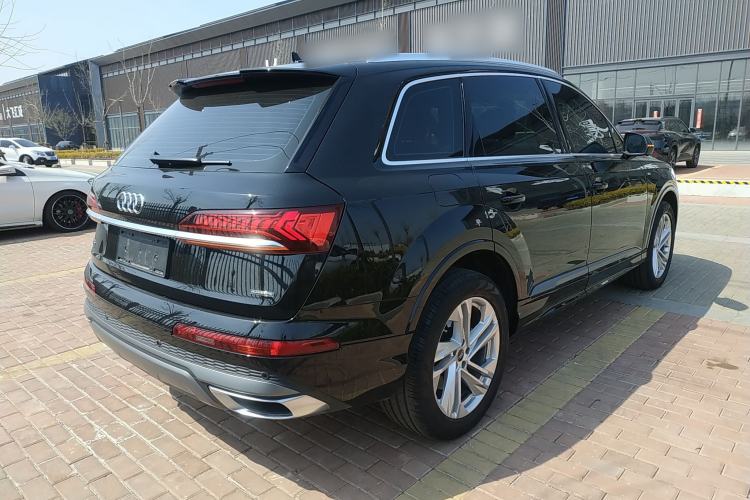 Used Audi Q7 2023 45 TFSI quattro S line Sport model
