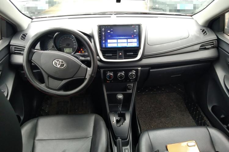 Used Toyota YARiS L Zhi Xuan 2018 1.5E CVT Champion Limited Edition Center Console