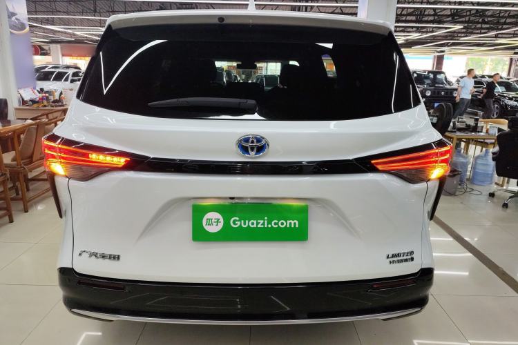 Used Toyota SIENNA 2023 2.5L Hybrid Deluxe Edition Rear