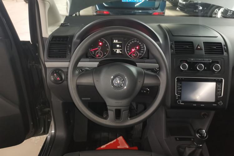 Used Volkswagen Touran 2015 1.4T Manual Fashion Edition 5-Seater Steering Wheel