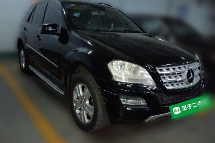 Used Mercedes-Benz M-Class  Front Right 45 Deg