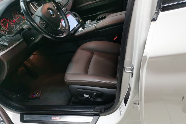 Used BMW 5 Series 2014 525Li Luxury Design Package
