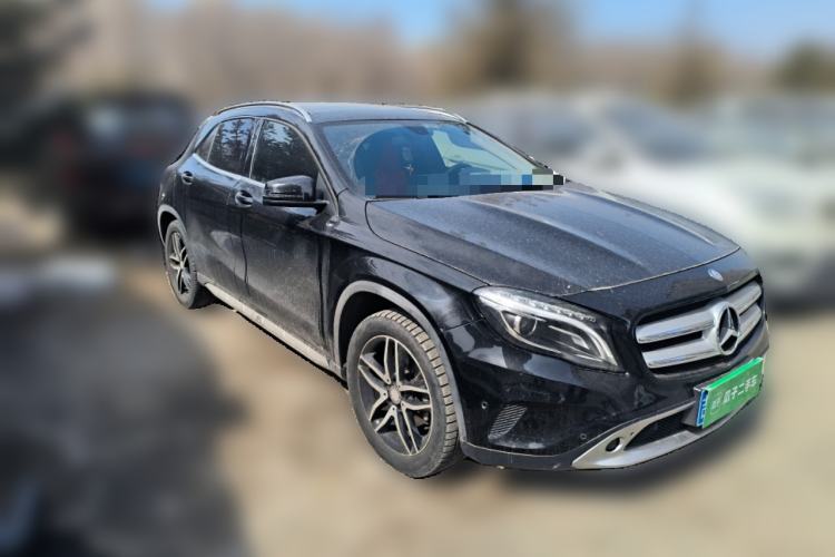 Used Mercedes-Benz GLA 2015 GLA 200 Fashion Model Front Right 45 Deg