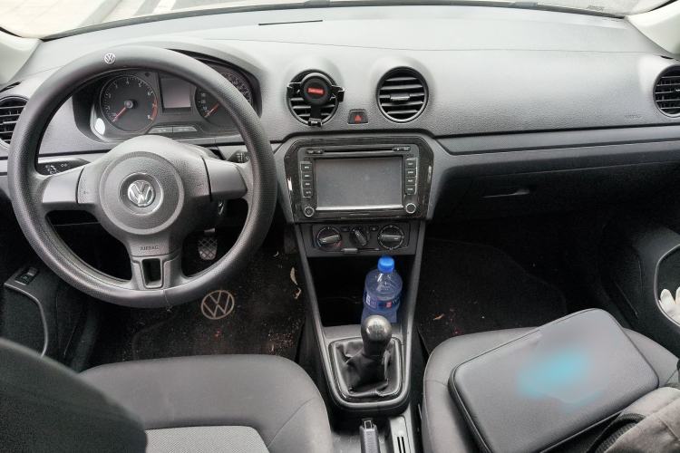 Used Volkswagen Jetta 2015 Value Edition 1.6L Manual Fashionable Style Center Console