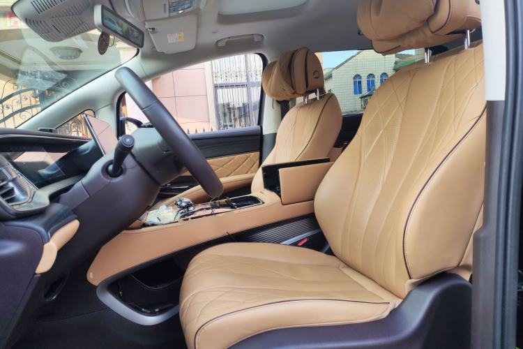 Used Denza D9 2024 DM-i 980 Four-Wheel Drive Prestige Model
