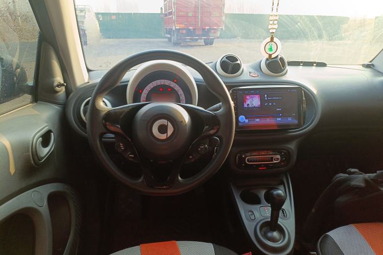 Used smart fortwo 2015 1.0L 52 kW hardtop Dynamic version