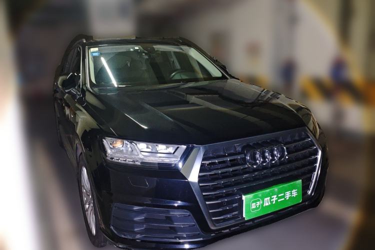 Used Audi Q7  Front Right 45 Deg