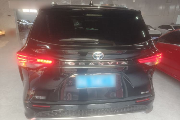 Used Toyota Granvia 2022 2.5L Hybrid Flagship Edition