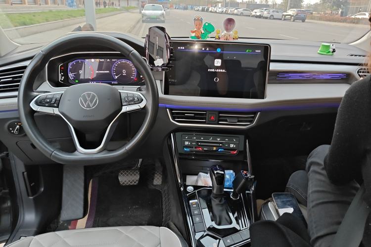 Used Volkswagen Tayron 2023 330TSI Two-Wheel-Drive R-Line High-Energy Version Center Console