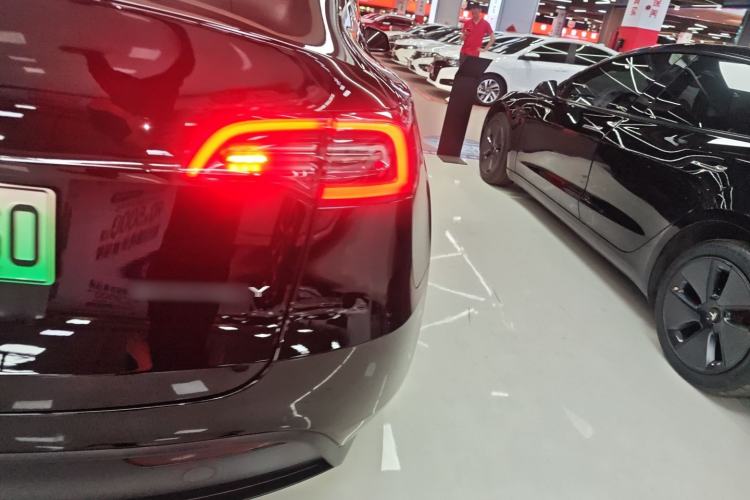 Used Tesla Model Y 2021 Long-Range All-Wheel-Drive Version 3D7