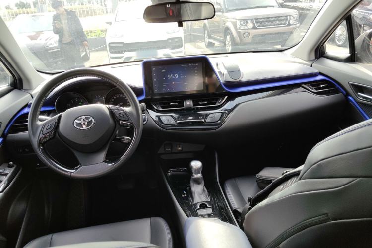 Used Toyota C-HR 2022 2.0L Leading Edition Interior 2