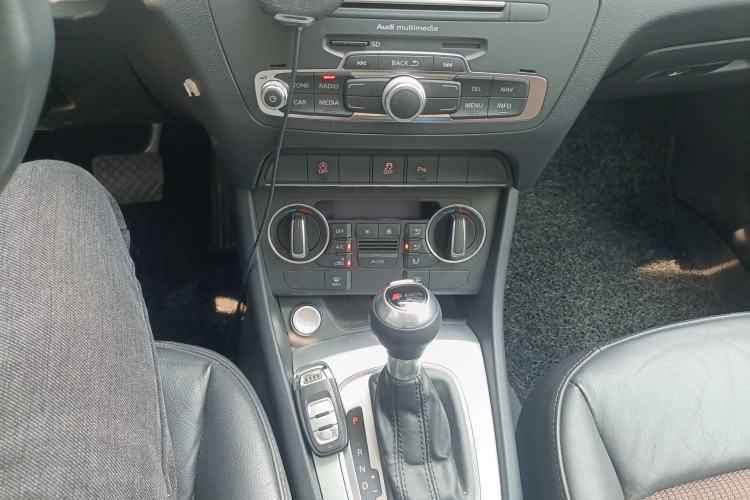 Used Audi Q3 2018 30th Anniversary Edition 30 TFSI Fashion Model Gear Lever