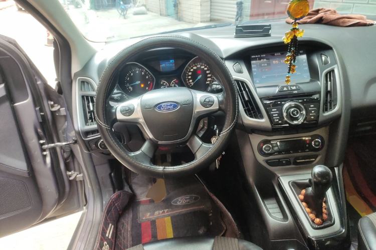 Used Ford Focus 2012 Sedan 1.6L Manual Fashion Edition
