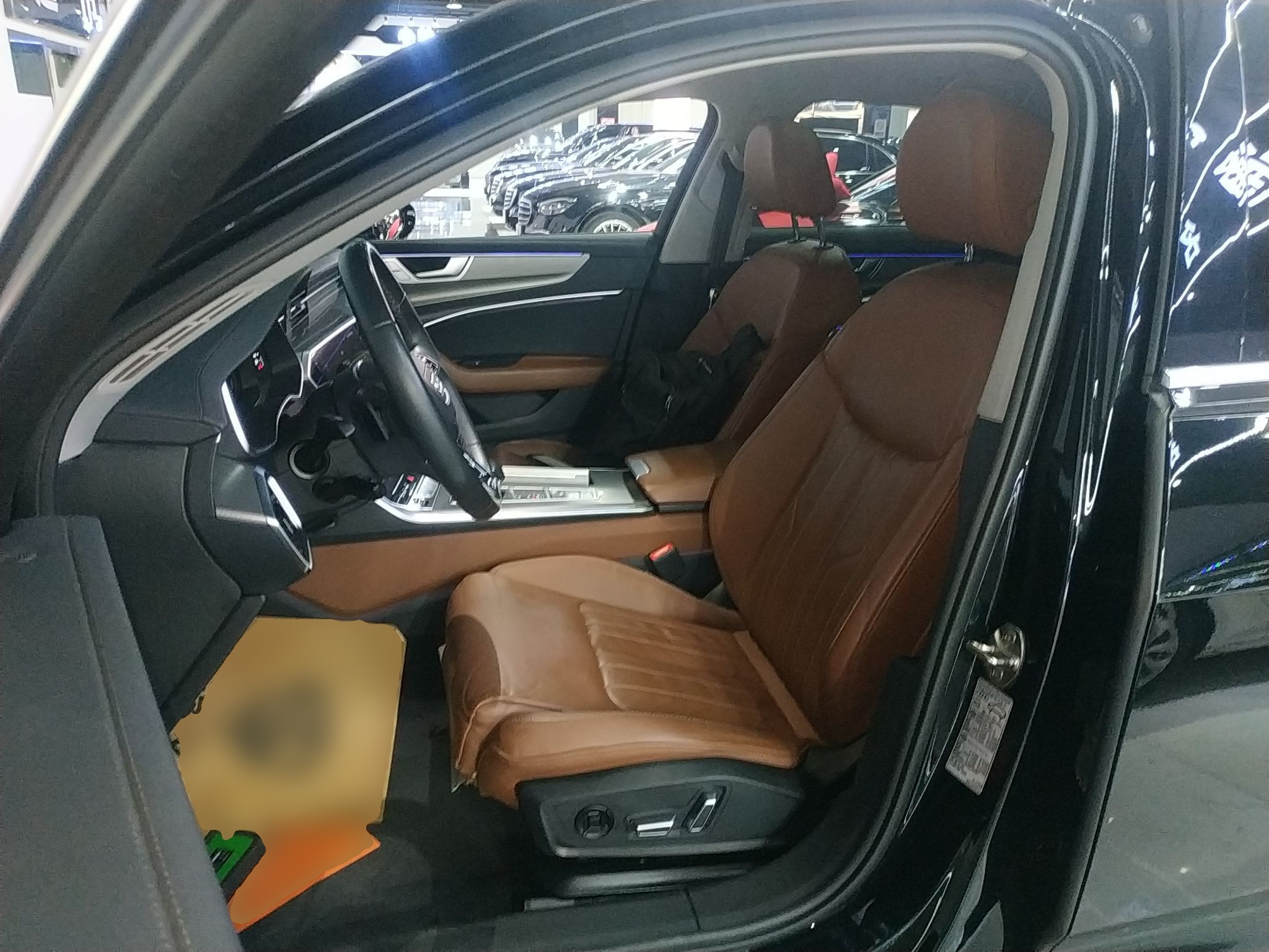 المقاعد الأمامية داخل السيارة