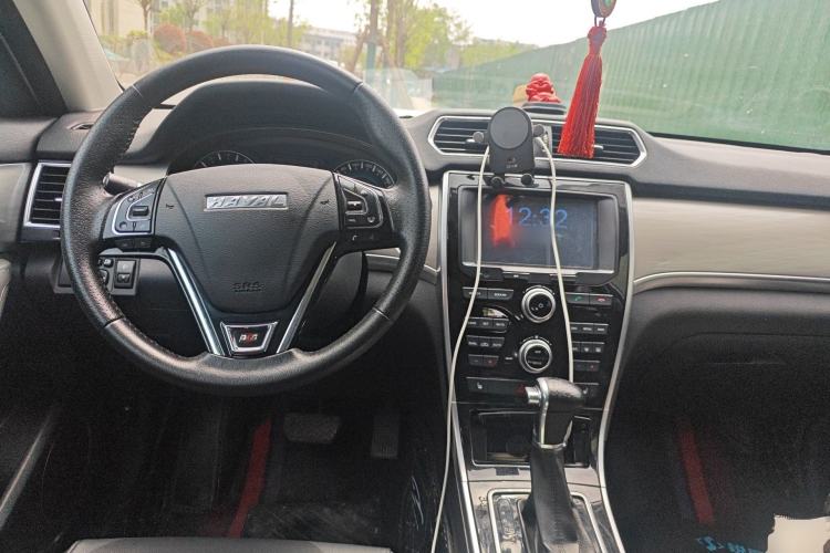 Used Haval H2 2016 Red-Label 1.5T Automatic Two-Wheel Drive Luxury Model Center Console