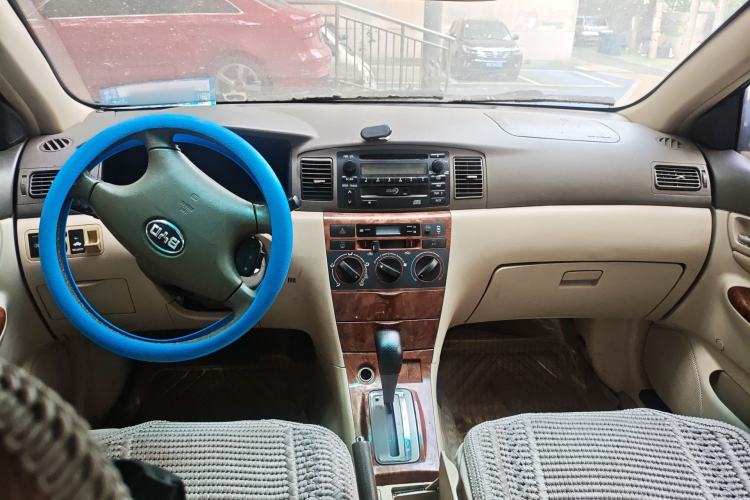 Used BYD F3 2009 1.6L Smart Platinum Edition Automatic Model Center Console