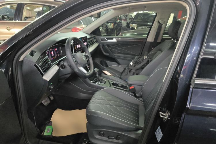 Used Volkswagen Tiguan L 2023 Revised Version 330TSI Automatic Two-Wheel Drive Smart Enjoyment Edition
