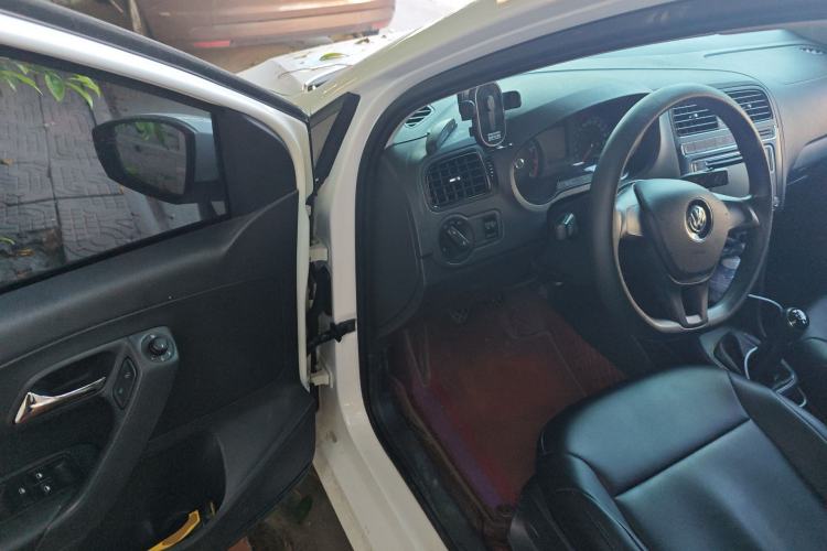 Used Volkswagen Polo 2016 1.4L Manual Fashion Model Driver Seat