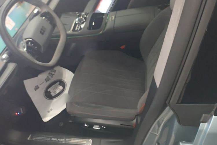 Used Geely Galaxy E8 2025 620 km All-Wheel Drive Starship LiDAR-Enabled Intelligent Driving Version
