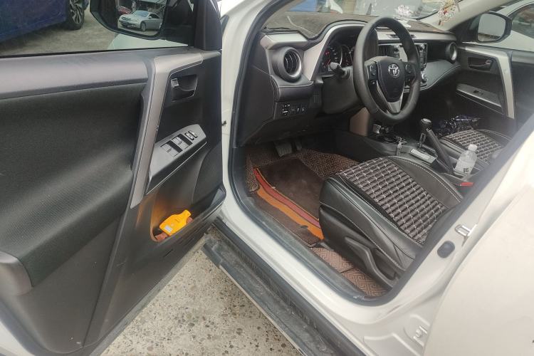 Used Toyota RAV4 2016 2.0L CVT Two-Wheel Drive Fashion Edition China V Standard