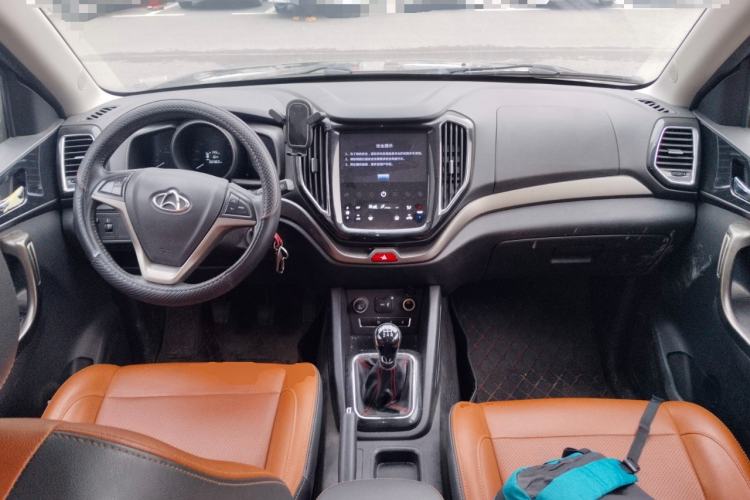 Used CHANGAN OSHAN CX70 2016 1.6L Manual Luxury Model Center Console