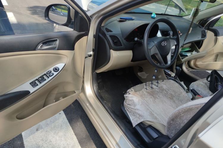 Used Hyundai Verna (older generation) 2014 1.4L Automatic Smart GLS Driver Seat