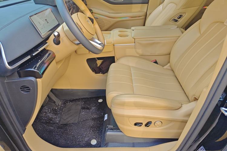 Used VOYAH Dream 2025 PHEV Four-Wheel Drive Excellence Kunpeng Edition Left Front Seat