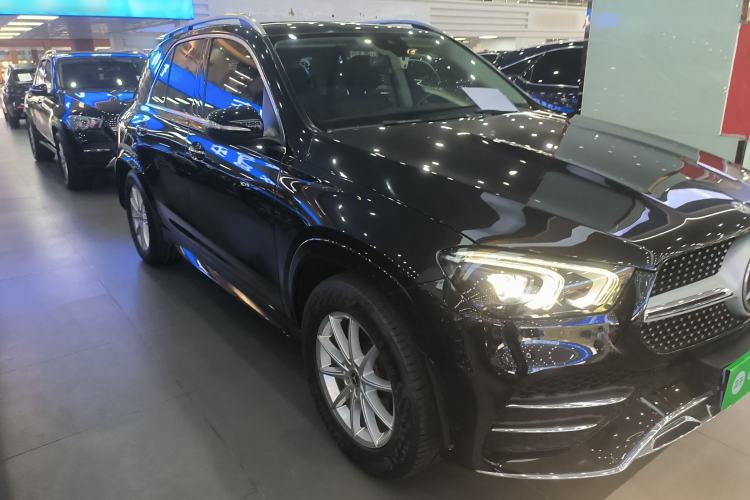 Used Mercedes-Benz GLE 2021 GLE 350 4MATIC Stylish Model Front Right 45 Deg