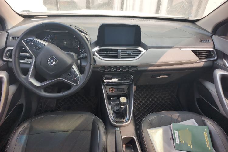 Used Baojun 510 2017 1.5L manual Comfort trim