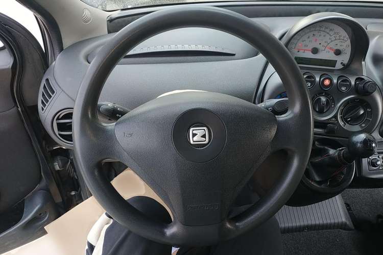 Used Zotye M300 2010 1.6L Gasoline Standard 6-Seater