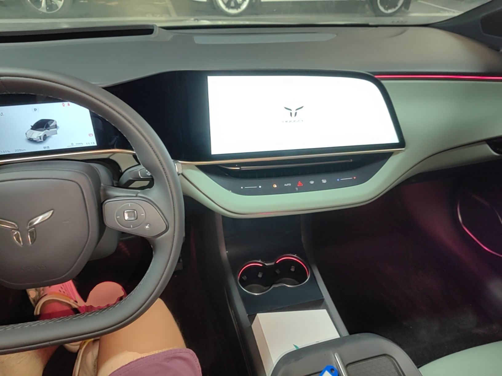 Hongqi EH7 2025 690 Smart Selection Edition — снимка 12