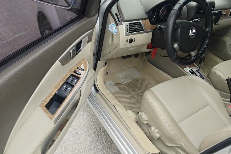 Used Buick Excelle 2015 1.5L Automatic Classic Model
