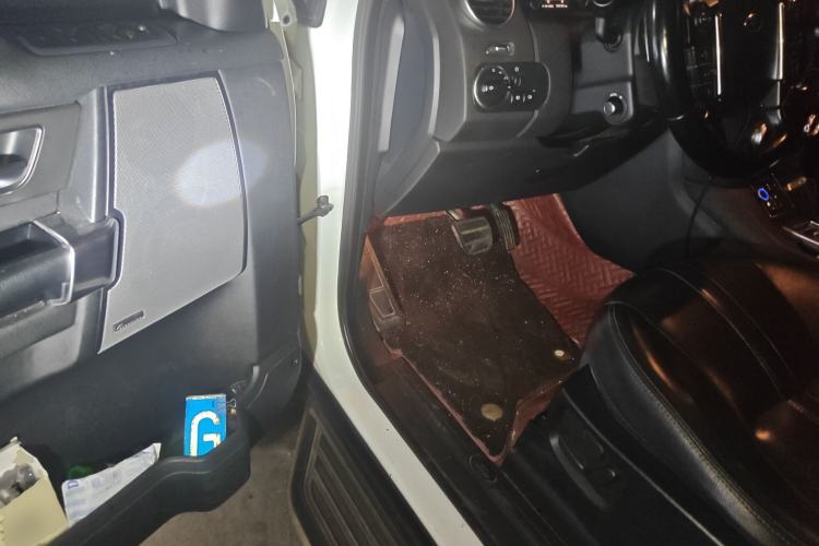 Used Land Rover Discovery 2016 3.0 SC Obsidian Black Heritage Edition HSE Driver Seat