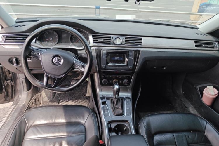 Used Volkswagen Passat 2016 330TSI DSG Luxury Edition Center Console