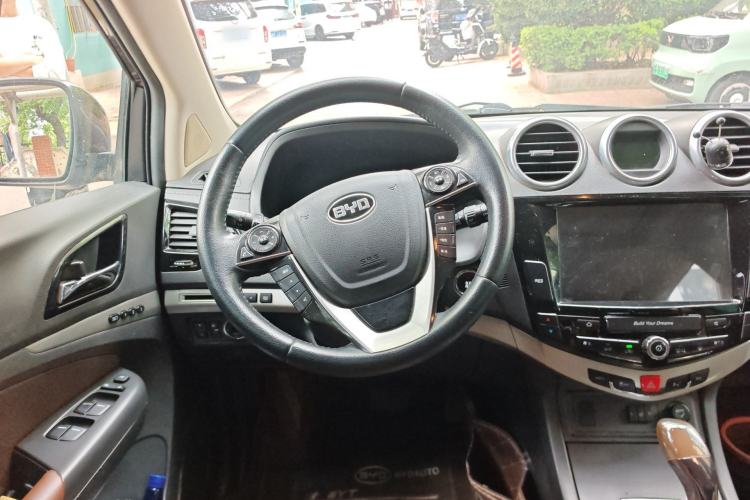 Used BYD S7 2015 2.0T Upgraded Automatic Flagship Version Steering Wheel