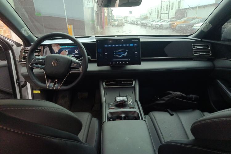 Used BYD Qin L 2024 DM-i 120KM Beyond Model Center Console