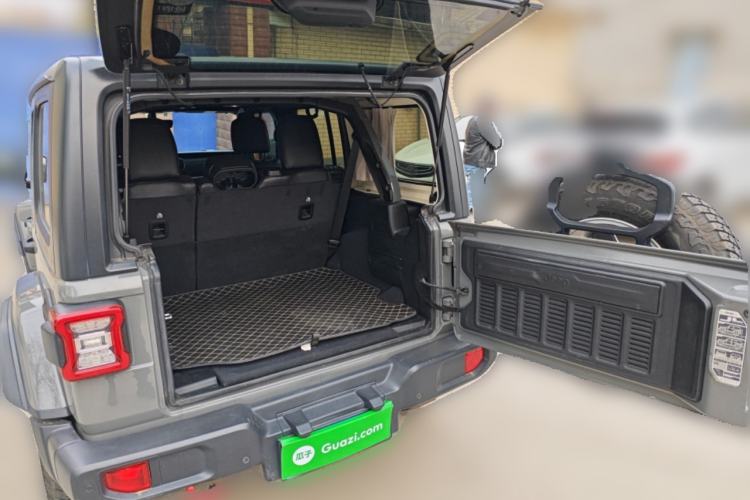 Used Jeep Wrangler 2019 2.0T Sahara Four-Door Version China VI Emission Standard Trunk