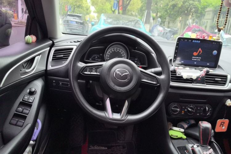 Used Mazda 3 Axela 2019 Cloud-Controlled Version Sedan 1.5L Automatic Comfort Trim China VI Standard Steering Wheel