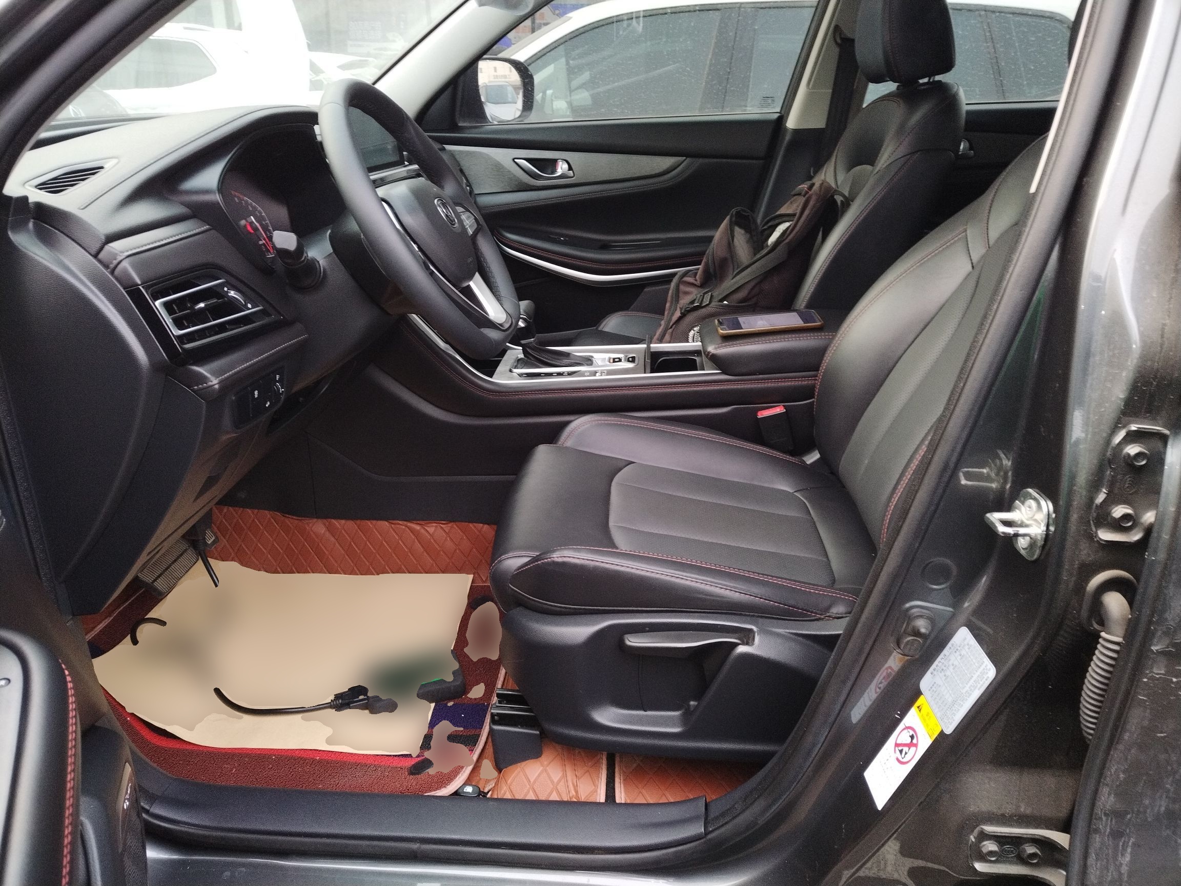 Переднее сиденье в автомобиле