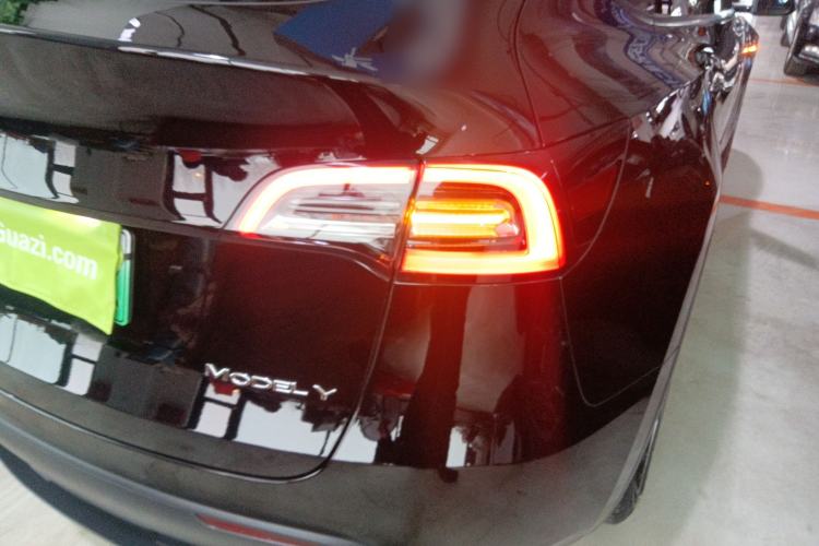 Used Tesla Model Y 2022 Long-Range All-Wheel-Drive Version
