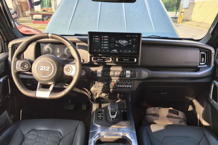 Used 212 T01 2024 2.0T Mechanic
