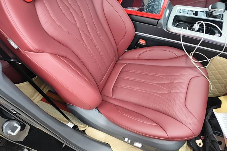 Used Hongqi HS5 2025 2.0T Two-Wheel Drive Flagship Pro Edition
