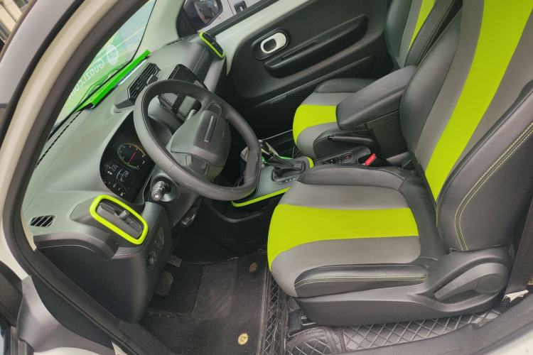 Used Roewe Clever 2021 302 km New Four-Seater Super-Efficient Version Left Front Seat