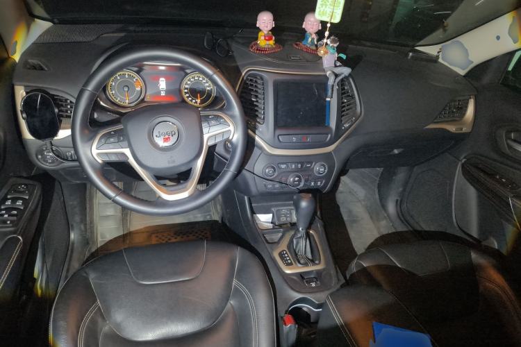 Used Jeep Cherokee 2017 2.0L Superior Edition Center Console